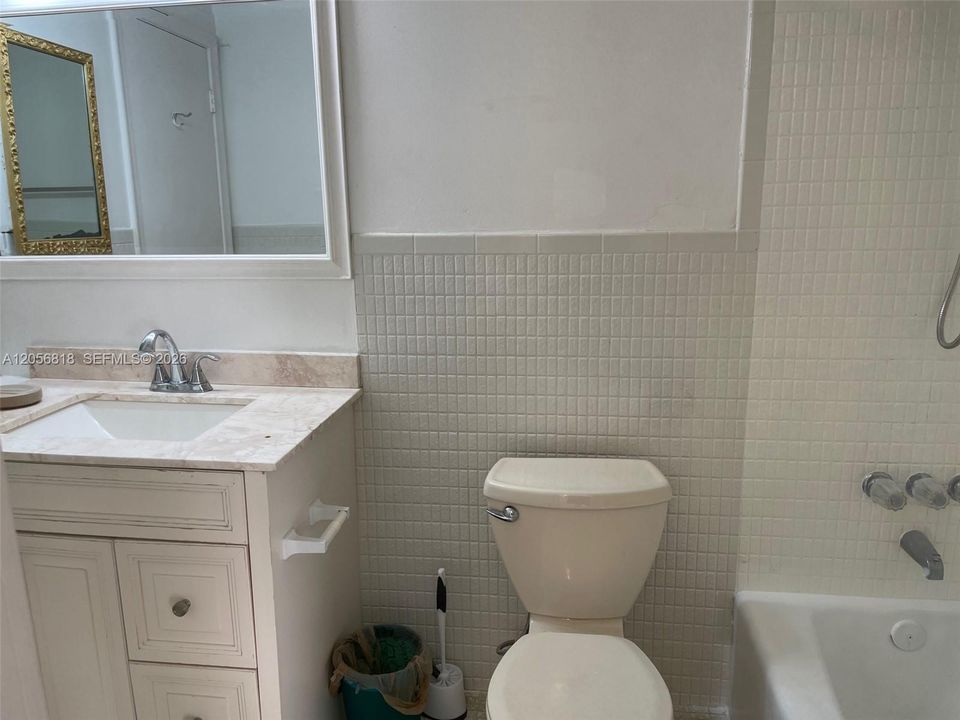 For Rent: $1,300 (0 beds, 1 baths, 300 Square Feet)