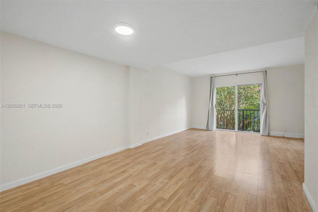 For Sale: $319,000 (2 beds, 1 baths, 900 Square Feet)