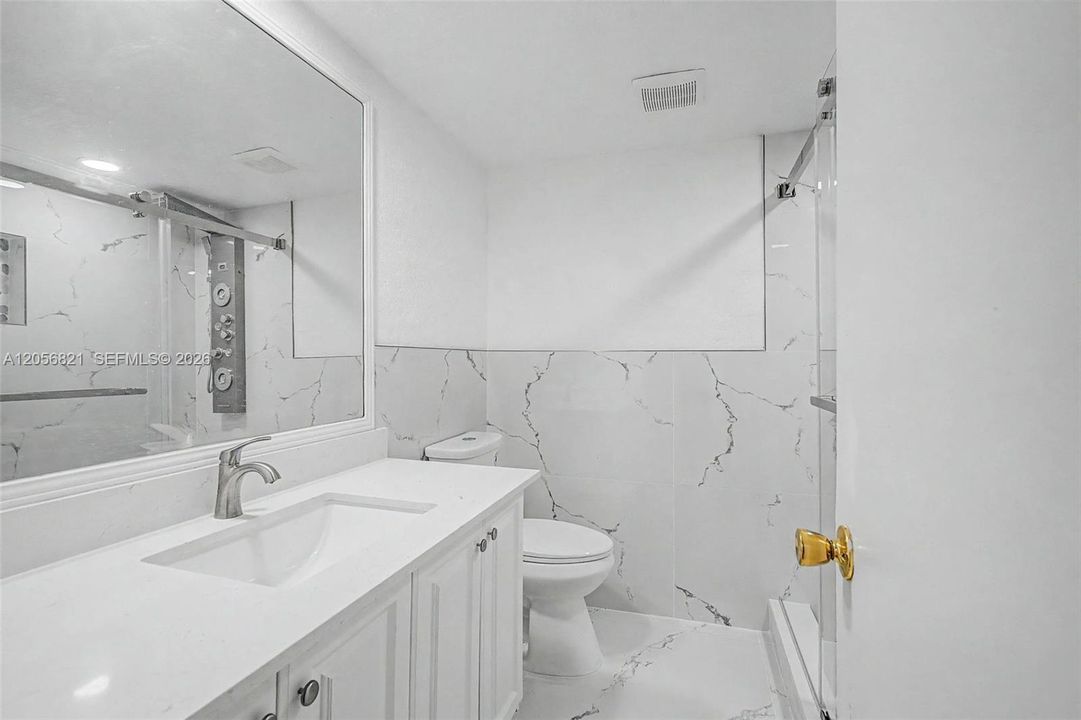 For Sale: $319,000 (2 beds, 1 baths, 900 Square Feet)