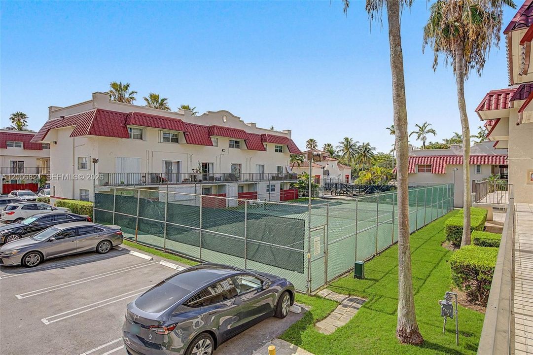 For Sale: $319,000 (2 beds, 1 baths, 900 Square Feet)