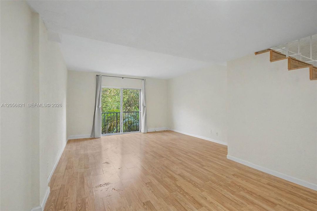 For Sale: $319,000 (2 beds, 1 baths, 900 Square Feet)