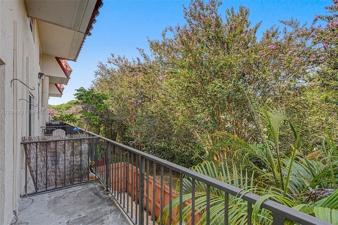 For Sale: $319,000 (2 beds, 1 baths, 900 Square Feet)
