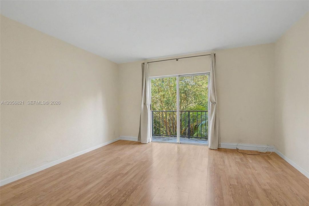 For Sale: $319,000 (2 beds, 1 baths, 900 Square Feet)