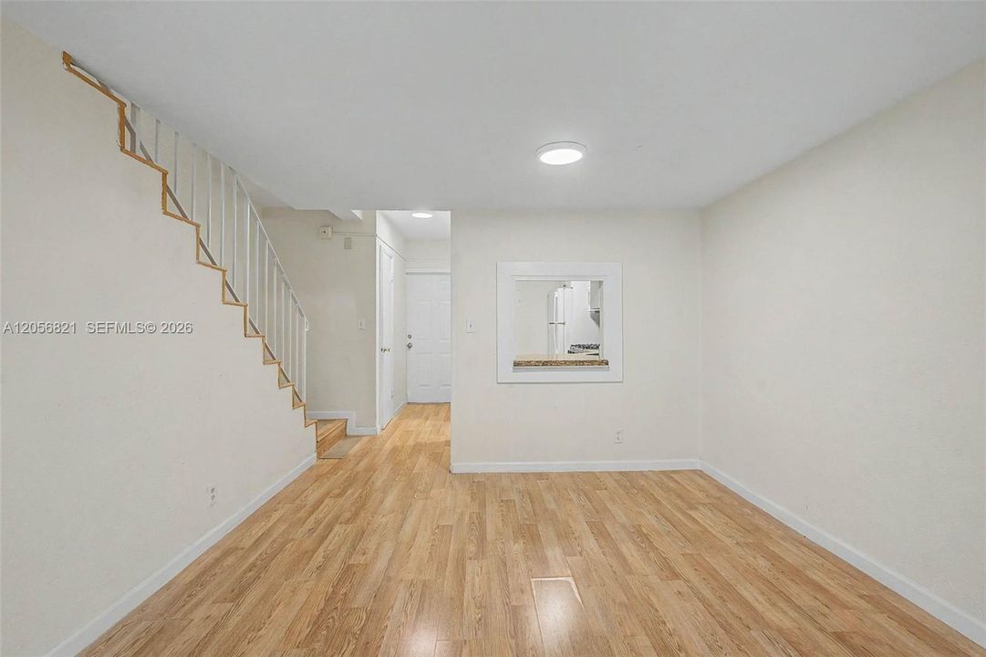 For Sale: $319,000 (2 beds, 1 baths, 900 Square Feet)