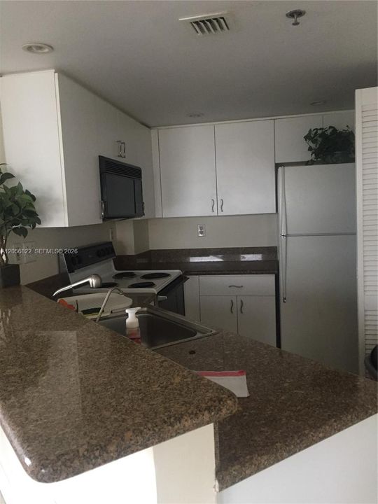 В аренду: $2,500 (1 спален, 1 ванн, 750 Квадратных фут)