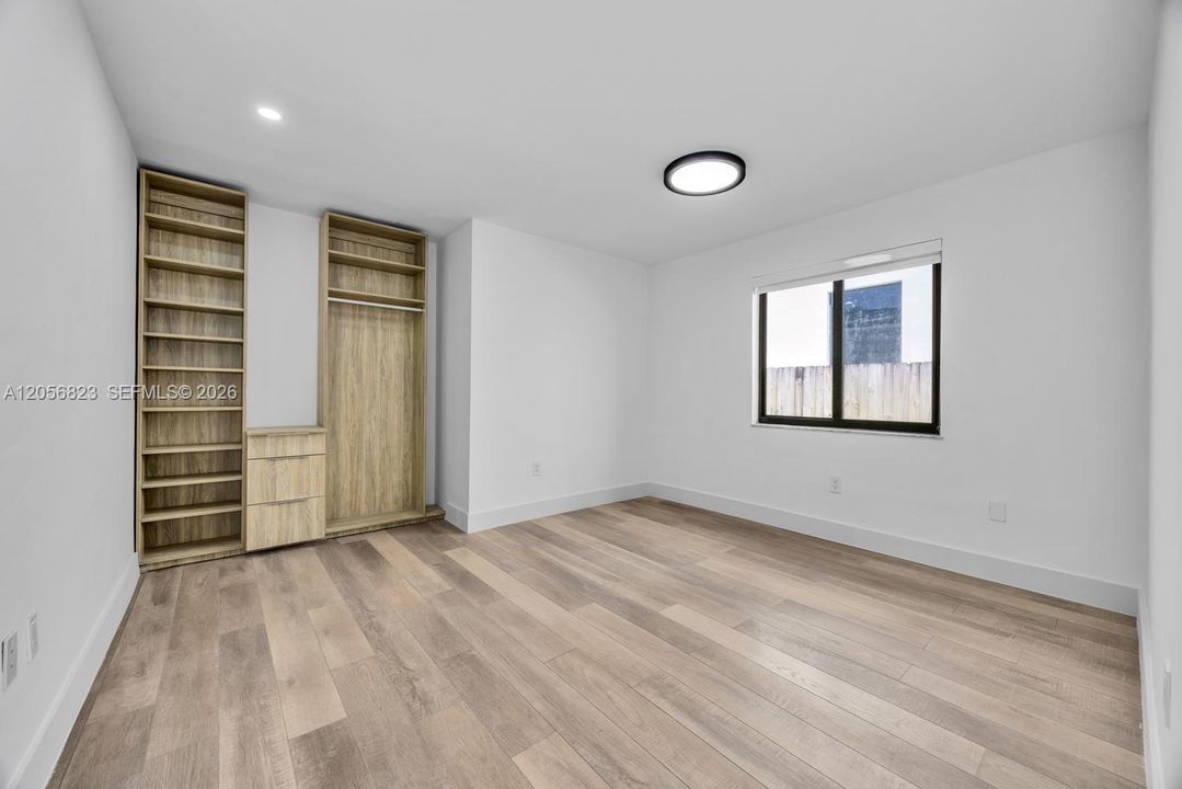 Activo con contrato: $3,650 (3 camas, 2 baños, 1444 Pies cuadrados)