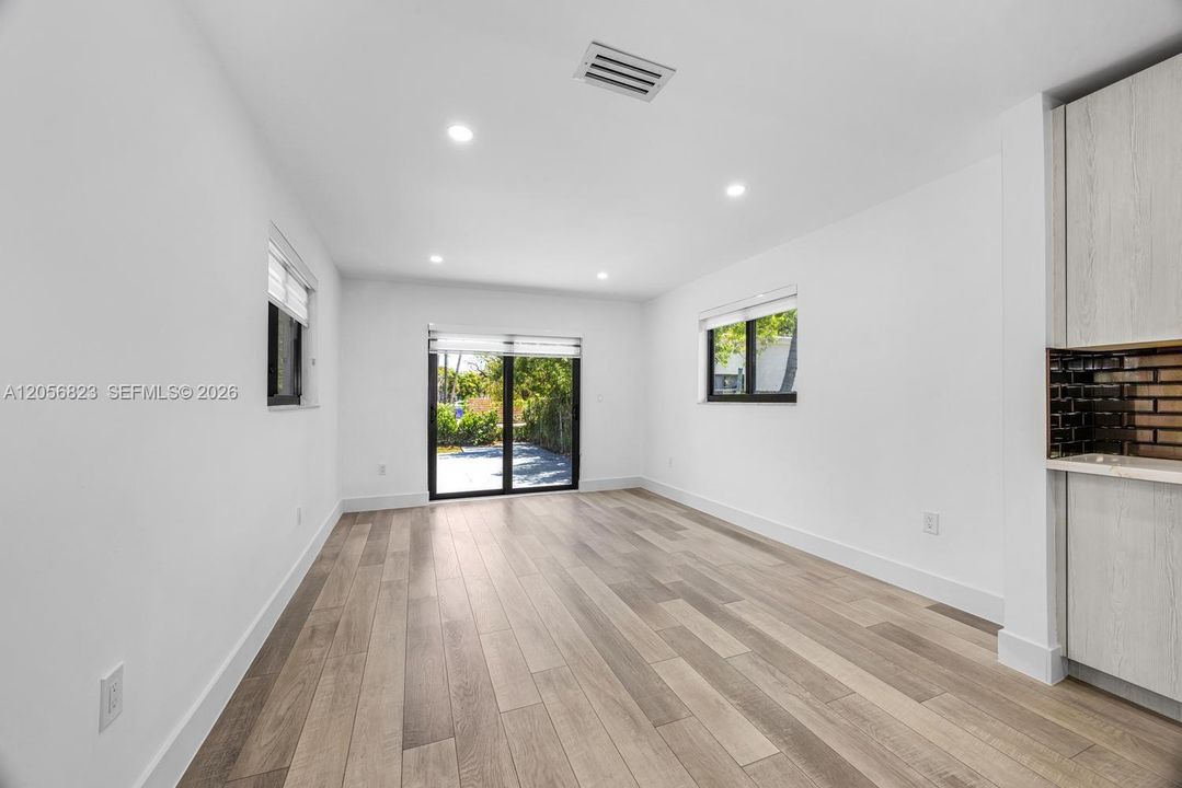 Activo con contrato: $3,650 (3 camas, 2 baños, 1444 Pies cuadrados)