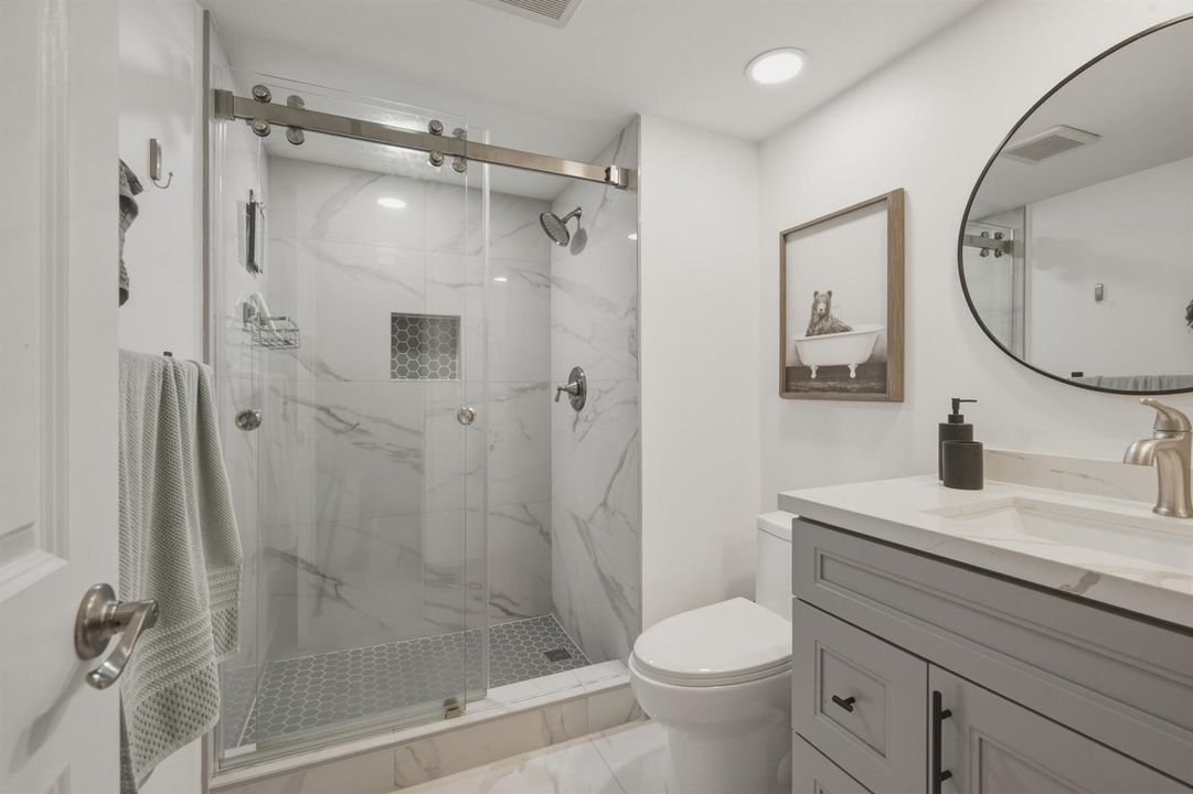 5. Master BATHROOM