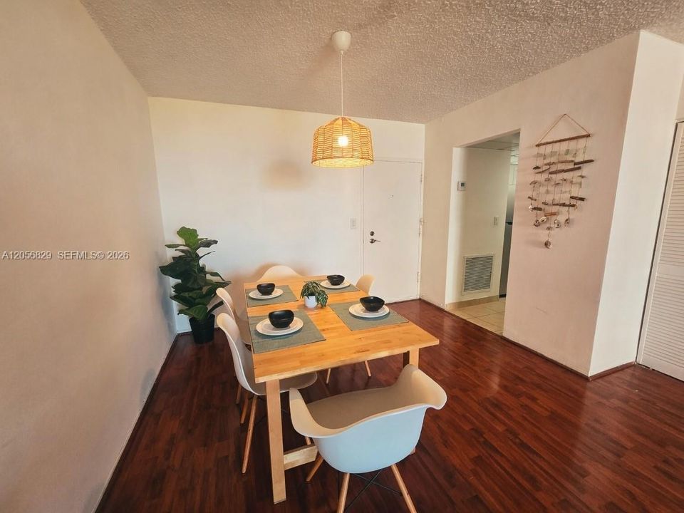 В аренду: $3,100 (1 спален, 1 ванн, 810 Квадратных фут)