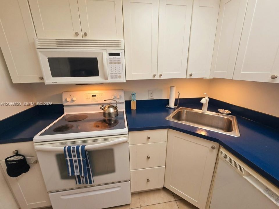 В аренду: $3,100 (1 спален, 1 ванн, 810 Квадратных фут)