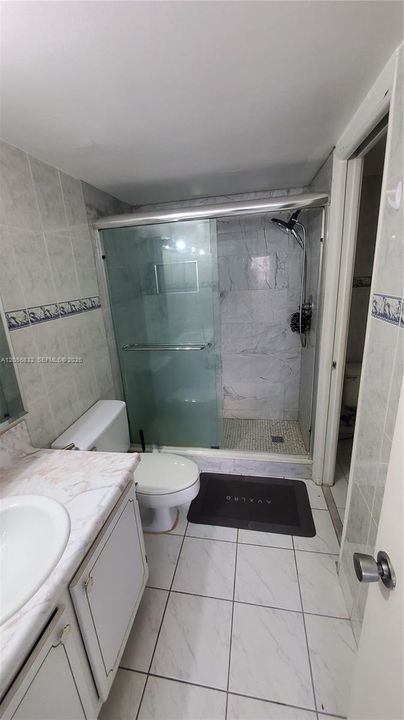 For Rent: $1,900 (1 beds, 1 baths, 870 Square Feet)