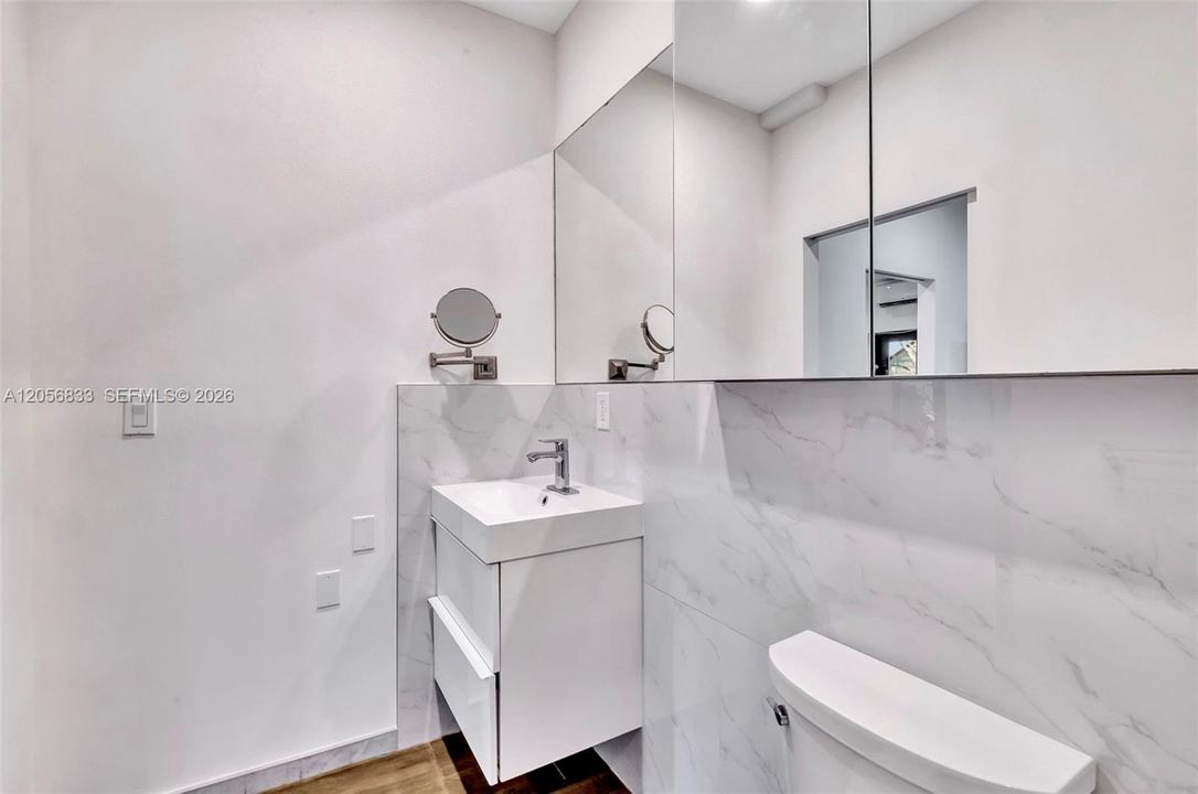 For Rent: $2,500 (1 beds, 1 baths, 594 Square Feet)