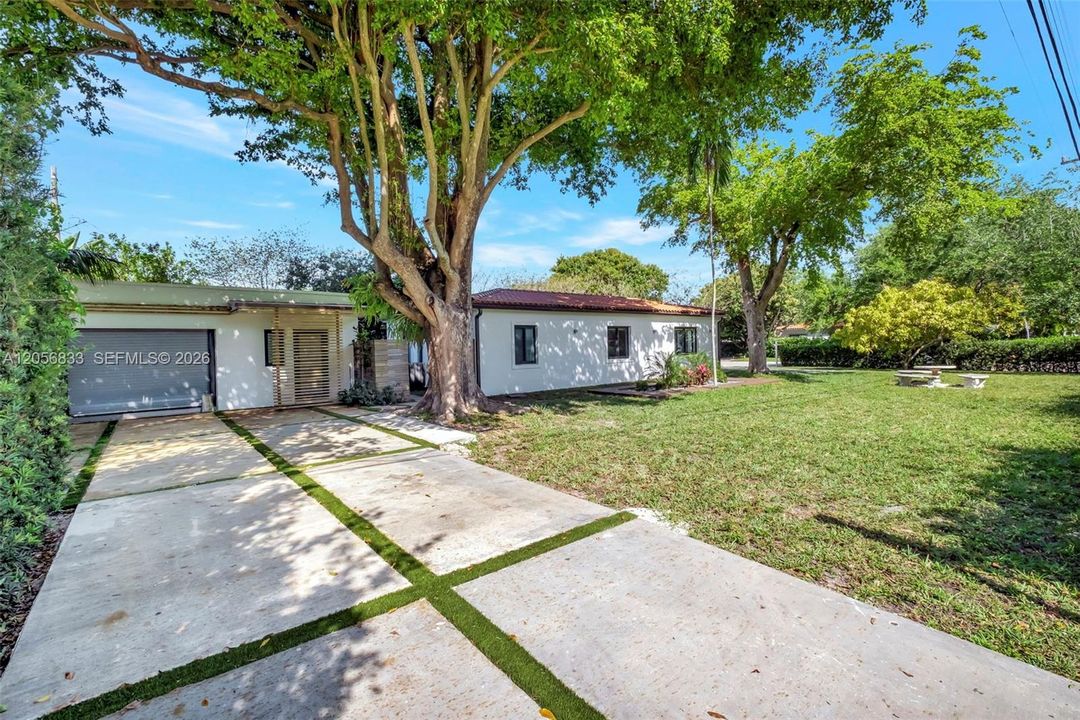 For Rent: $2,500 (1 beds, 1 baths, 594 Square Feet)