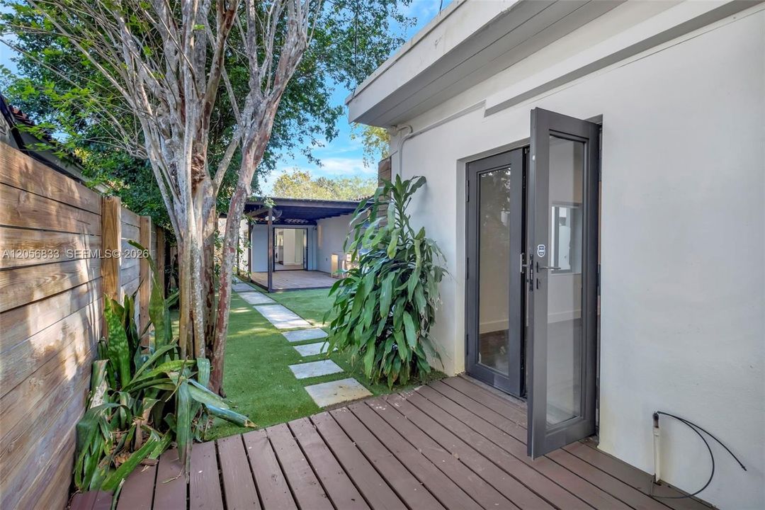 For Rent: $2,500 (1 beds, 1 baths, 594 Square Feet)