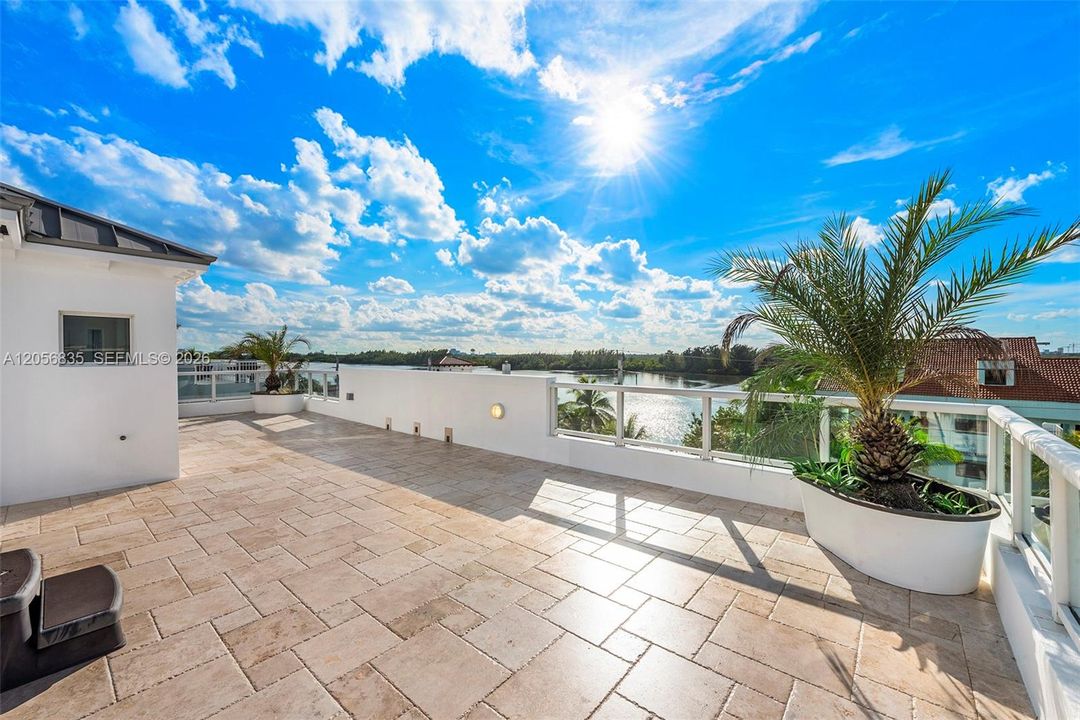 For Sale: $1,850,000 (4 beds, 4 baths, 3228 Square Feet)