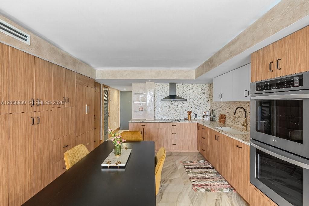 For Sale: $1,299,000 (2 beds, 2 baths, 1389 Square Feet)