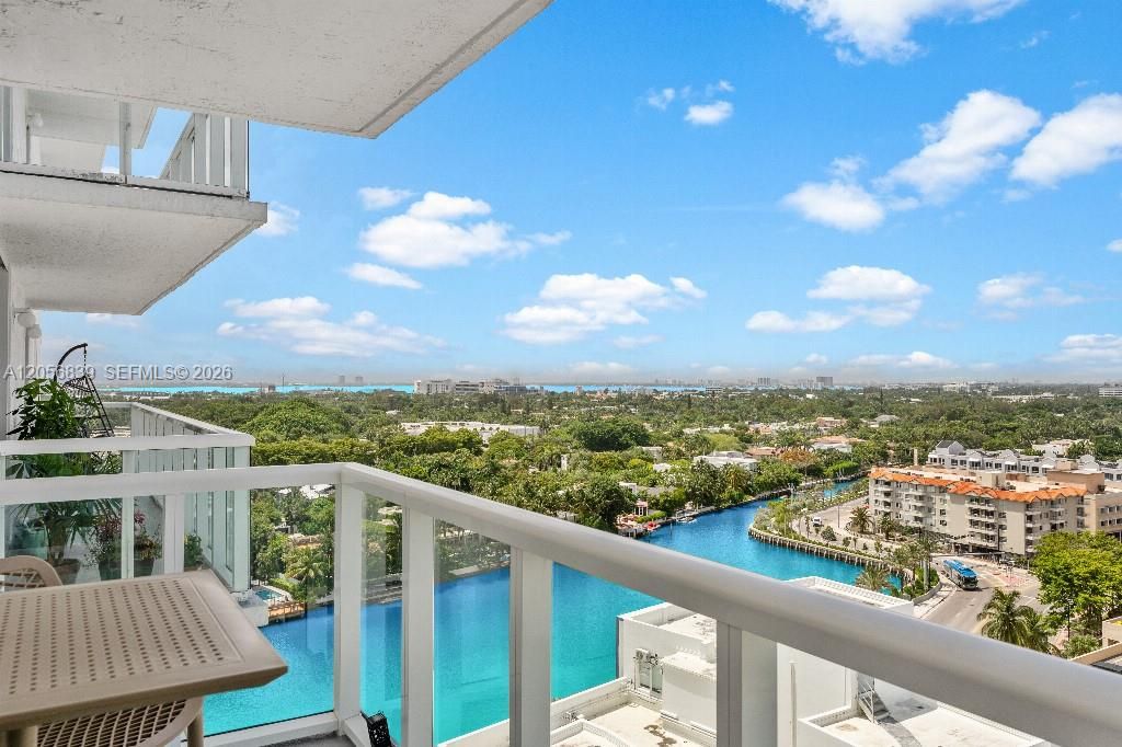 For Sale: $1,299,000 (2 beds, 2 baths, 1389 Square Feet)