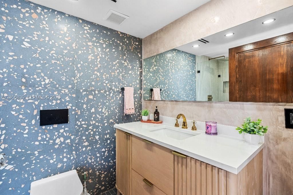 For Sale: $1,299,000 (2 beds, 2 baths, 1389 Square Feet)