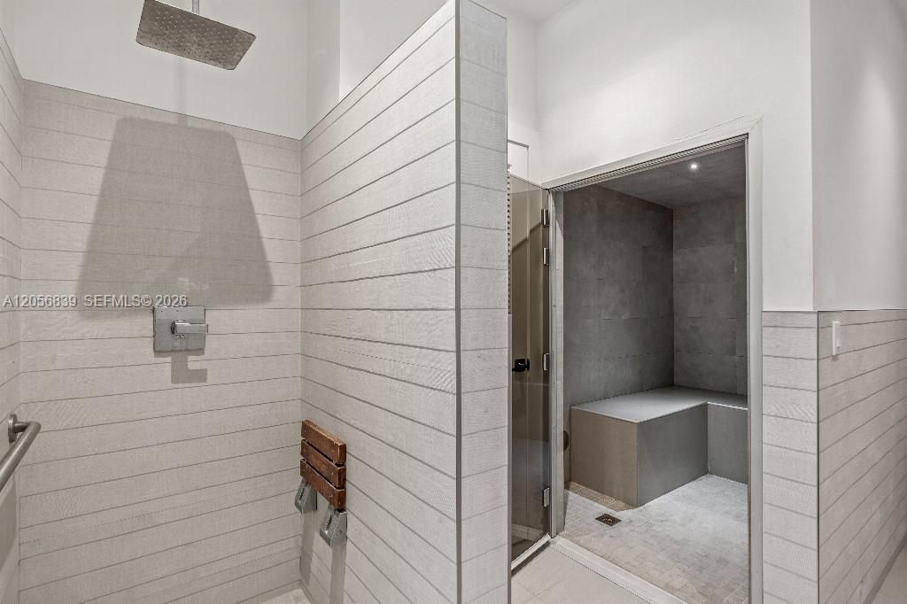 For Sale: $1,299,000 (2 beds, 2 baths, 1389 Square Feet)