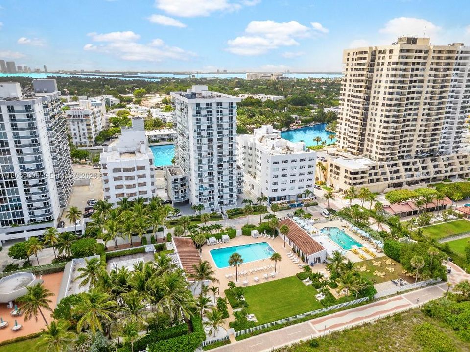 For Sale: $1,299,000 (2 beds, 2 baths, 1389 Square Feet)