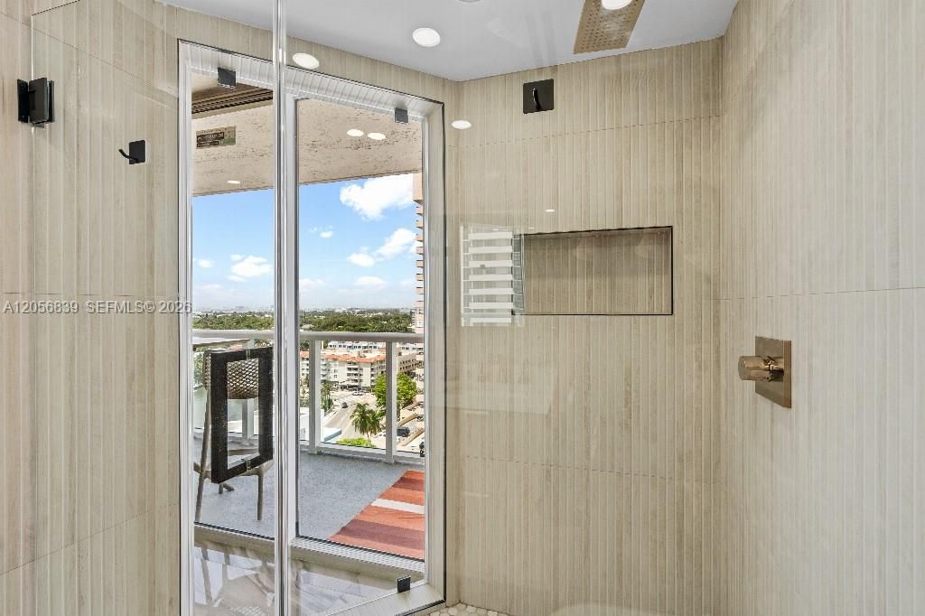 For Sale: $1,299,000 (2 beds, 2 baths, 1389 Square Feet)