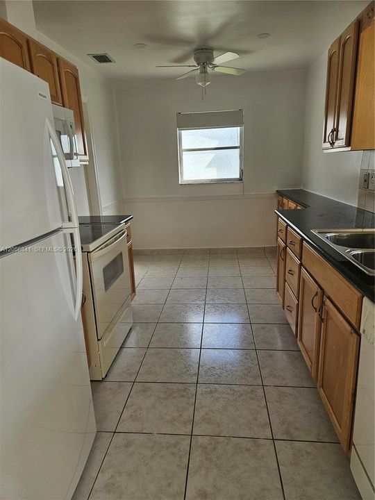 В аренду: $2,600 (2 спален, 2 ванн, 1398 Квадратных фут)