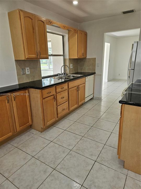 В аренду: $2,600 (2 спален, 2 ванн, 1398 Квадратных фут)