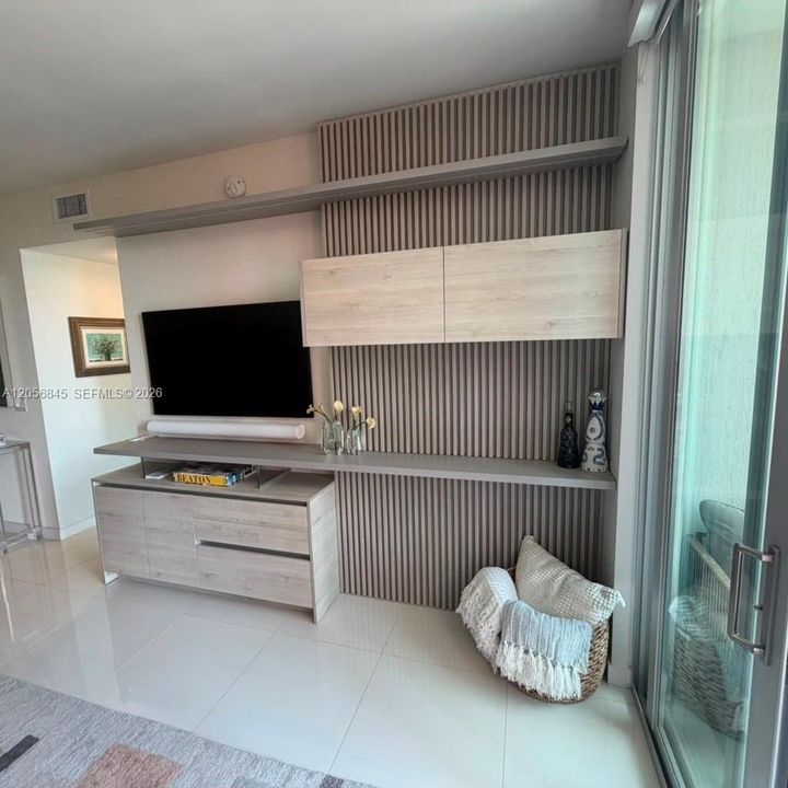 For Rent: $3,650 (2 beds, 2 baths, 1130 Square Feet)