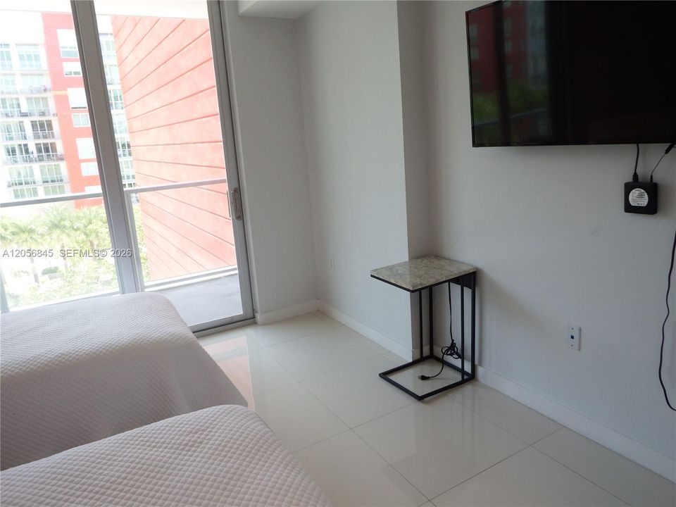 For Rent: $3,650 (2 beds, 2 baths, 1130 Square Feet)
