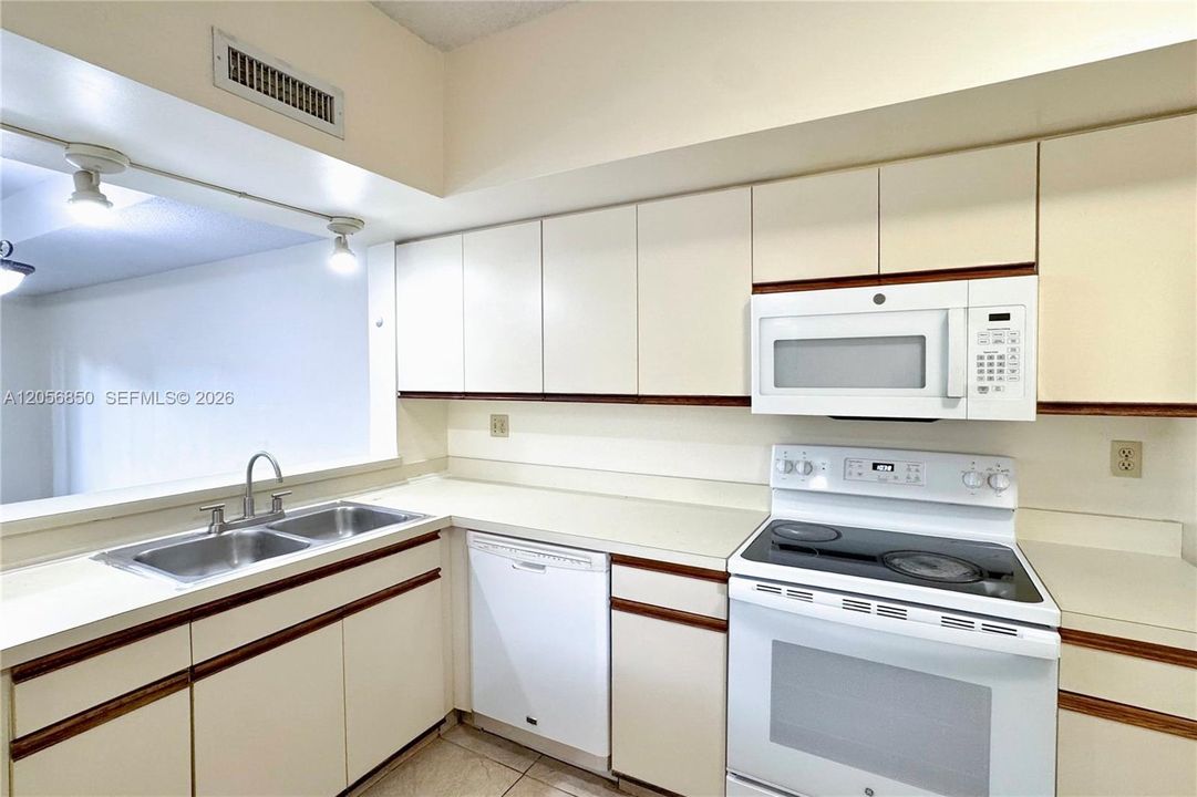 На продажу: $495,000 (3 спален, 2 ванн, 1392 Квадратных фут)