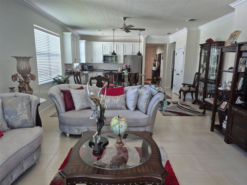 En Venta: $390,000 (2 camas, 2 baños, 1579 Pies cuadrados)