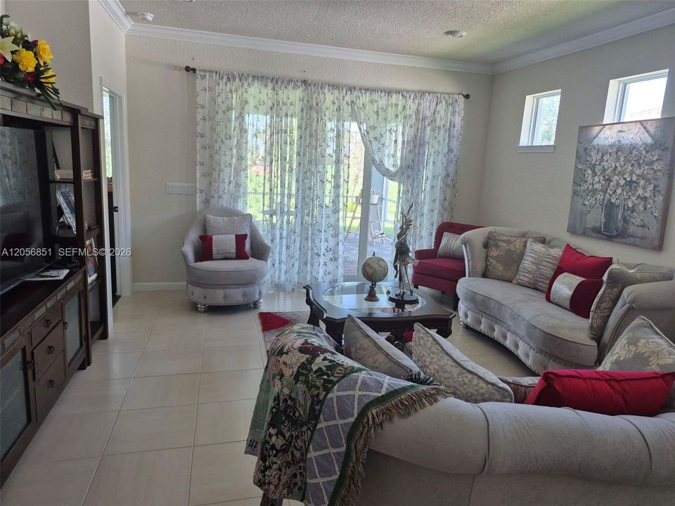 En Venta: $390,000 (2 camas, 2 baños, 1579 Pies cuadrados)
