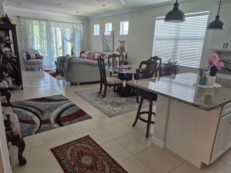 En Venta: $390,000 (2 camas, 2 baños, 1579 Pies cuadrados)