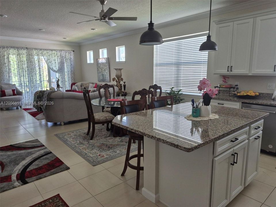 En Venta: $390,000 (2 camas, 2 baños, 1579 Pies cuadrados)