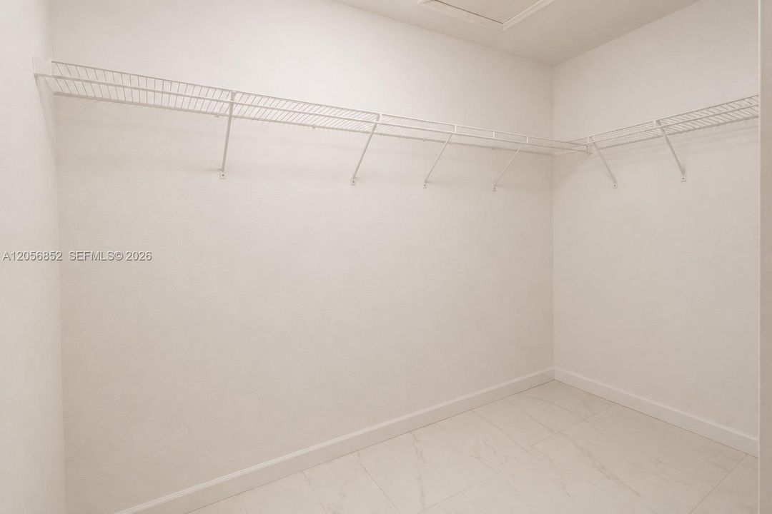 Walking closet