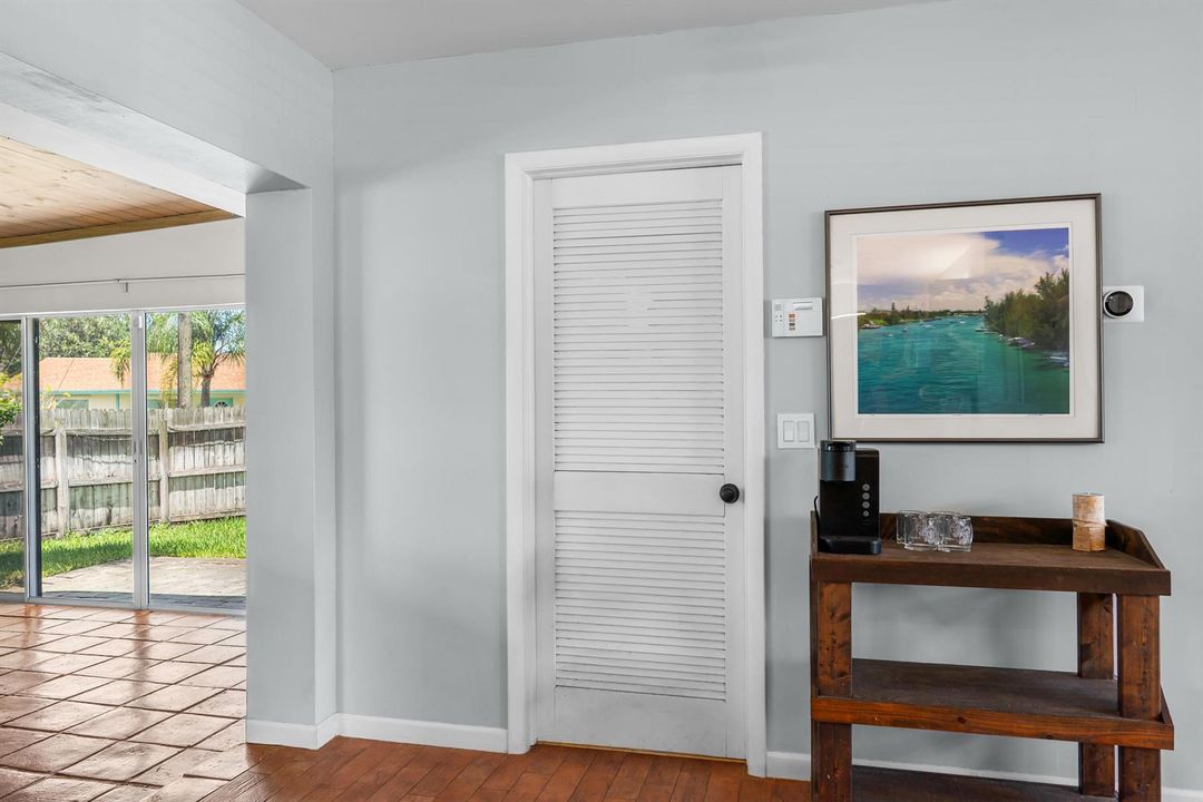 Laundry/Pantry entrance