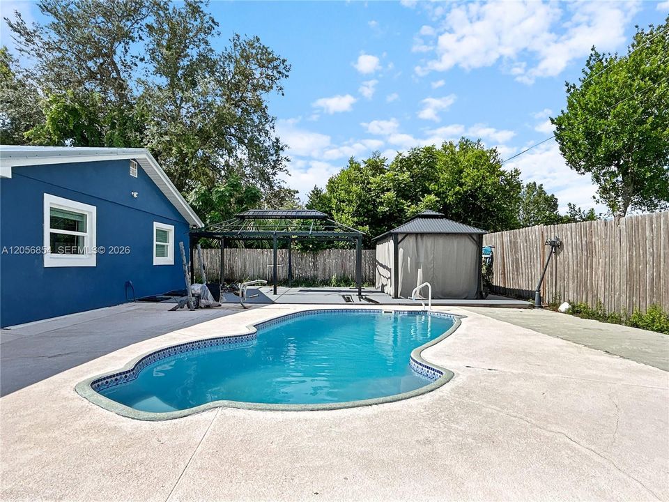 For Sale: $475,000 (4 beds, 3 baths, 2088 Square Feet)