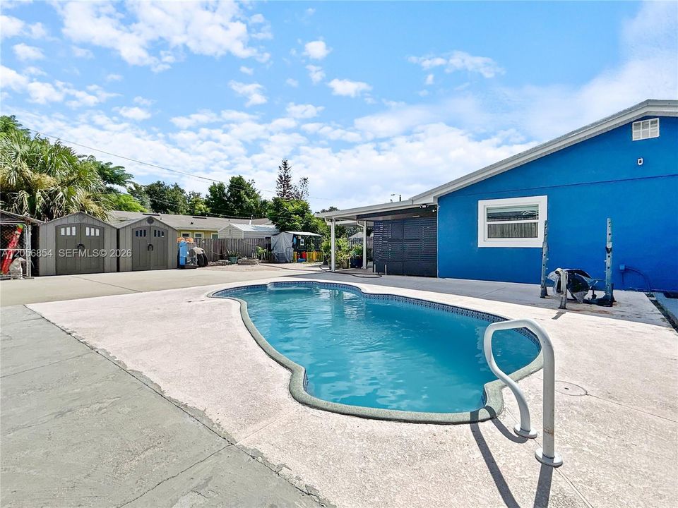 For Sale: $475,000 (4 beds, 3 baths, 2088 Square Feet)