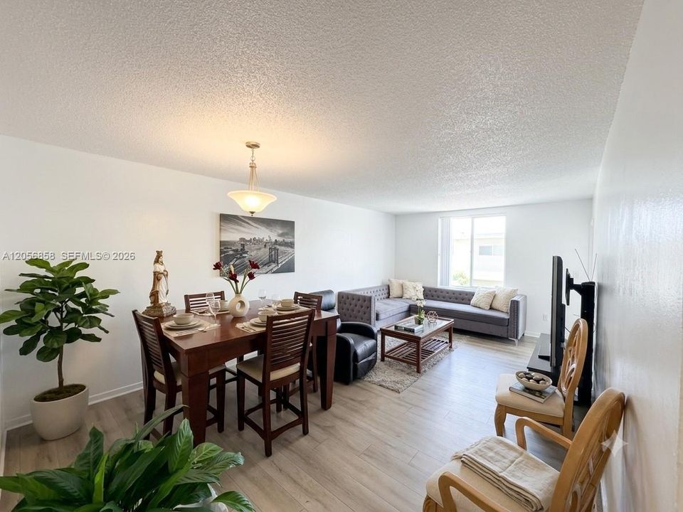 For Rent: $1,975 (2 beds, 2 baths, 996 Square Feet)