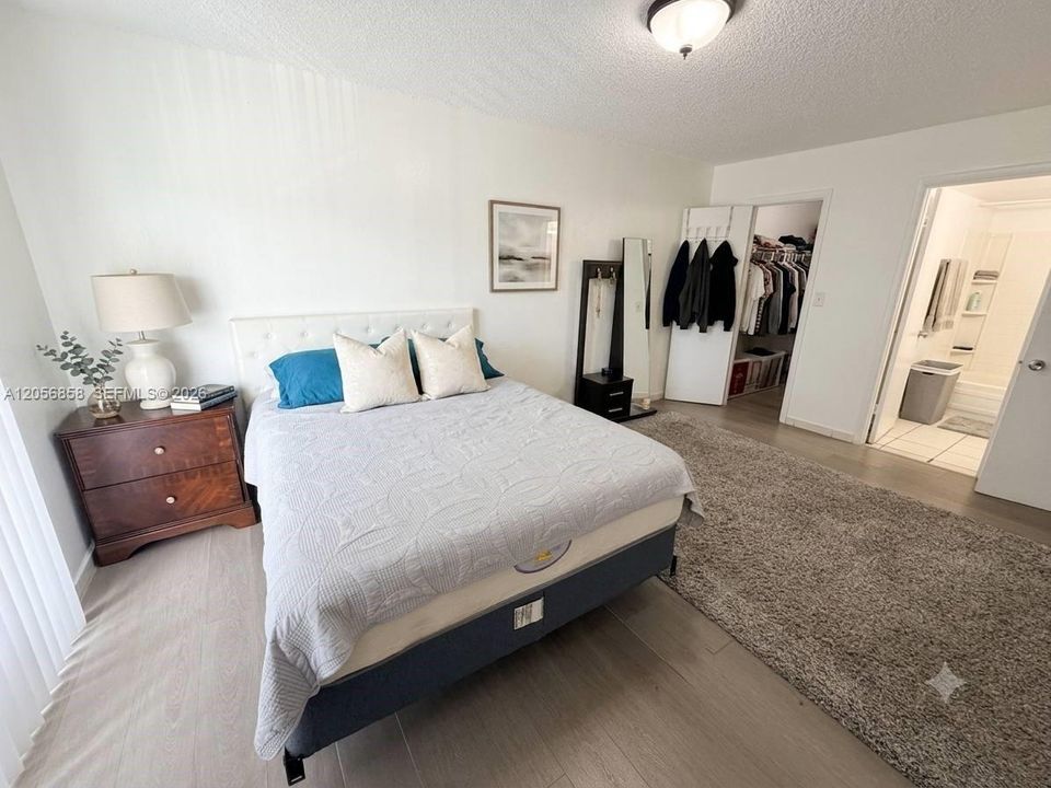 For Rent: $1,975 (2 beds, 2 baths, 996 Square Feet)