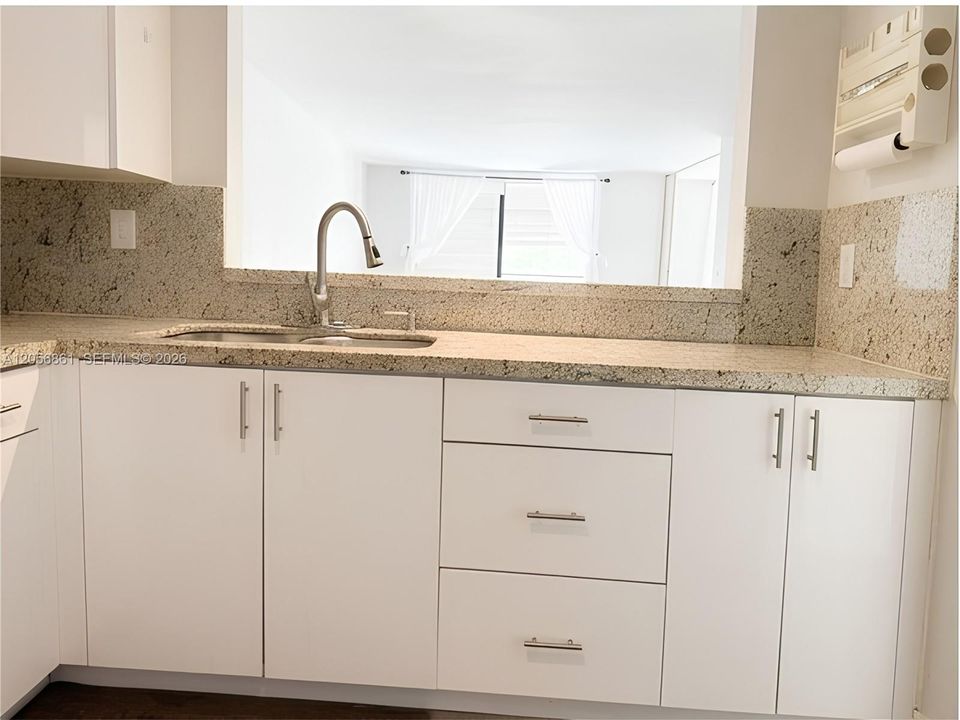 На продажу: $125,000 (2 спален, 2 ванн, 852 Квадратных фут)