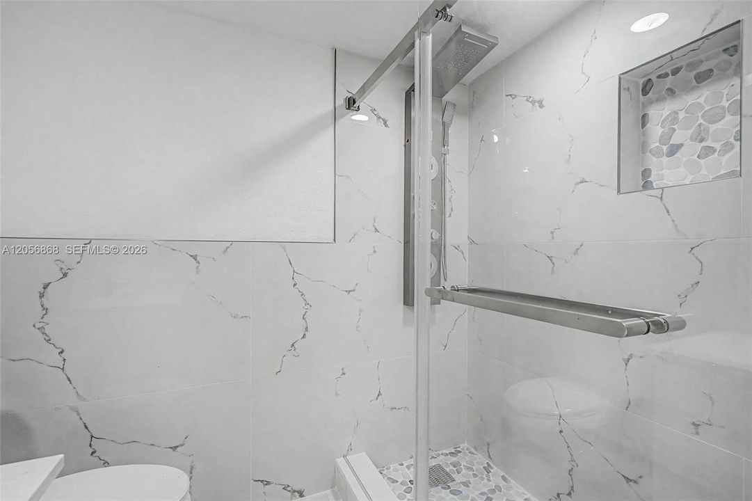 В аренду: $2,300 (2 спален, 1 ванн, 900 Квадратных фут)