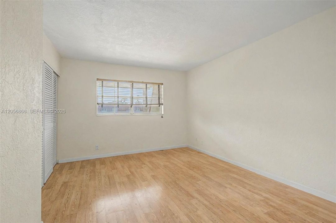 В аренду: $2,300 (2 спален, 1 ванн, 900 Квадратных фут)