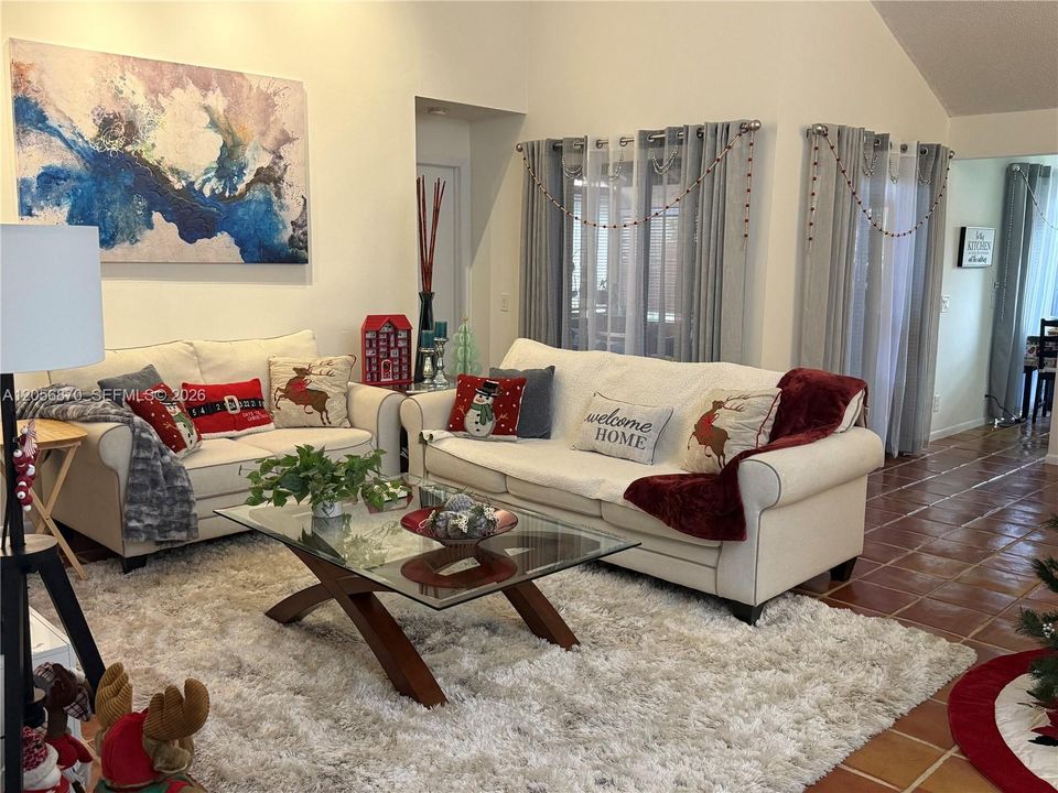 En Venta: $550,000 (2 camas, 2 baños, 1321 Pies cuadrados)