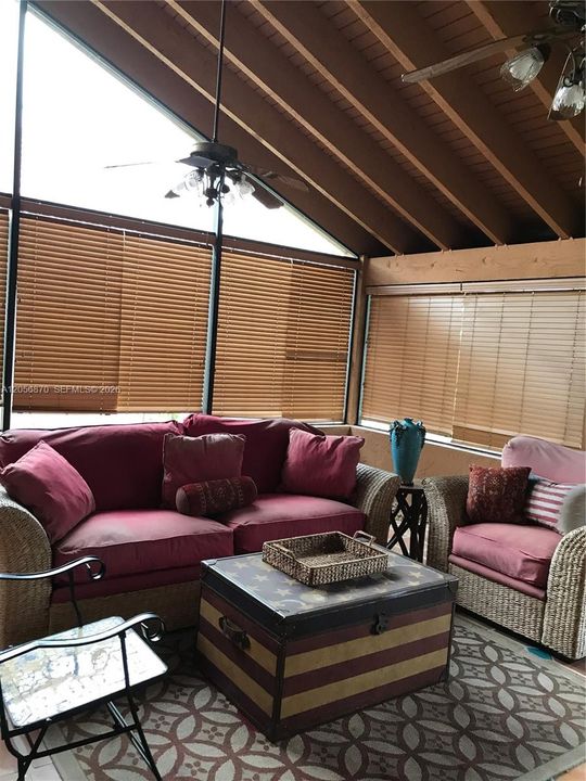 En Venta: $550,000 (2 camas, 2 baños, 1321 Pies cuadrados)