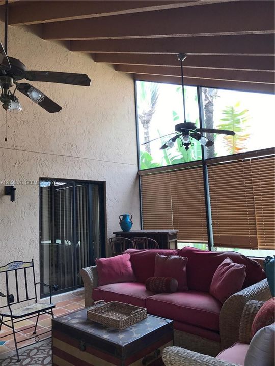 En Venta: $550,000 (2 camas, 2 baños, 1321 Pies cuadrados)