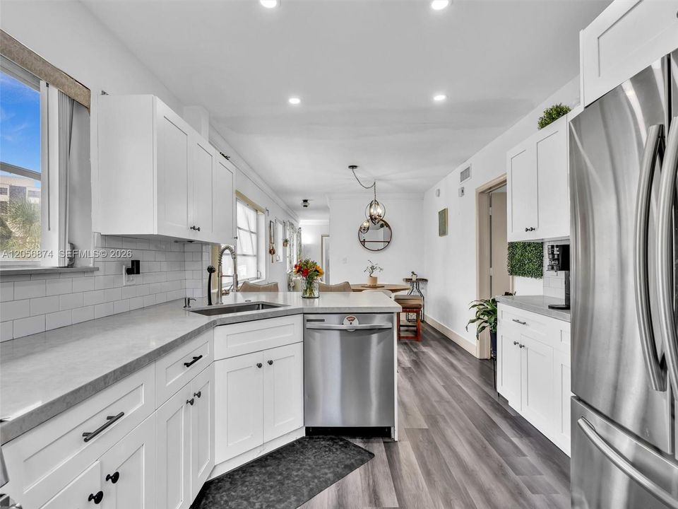For Sale: $375,000 (2 beds, 2 baths, 1190 Square Feet)