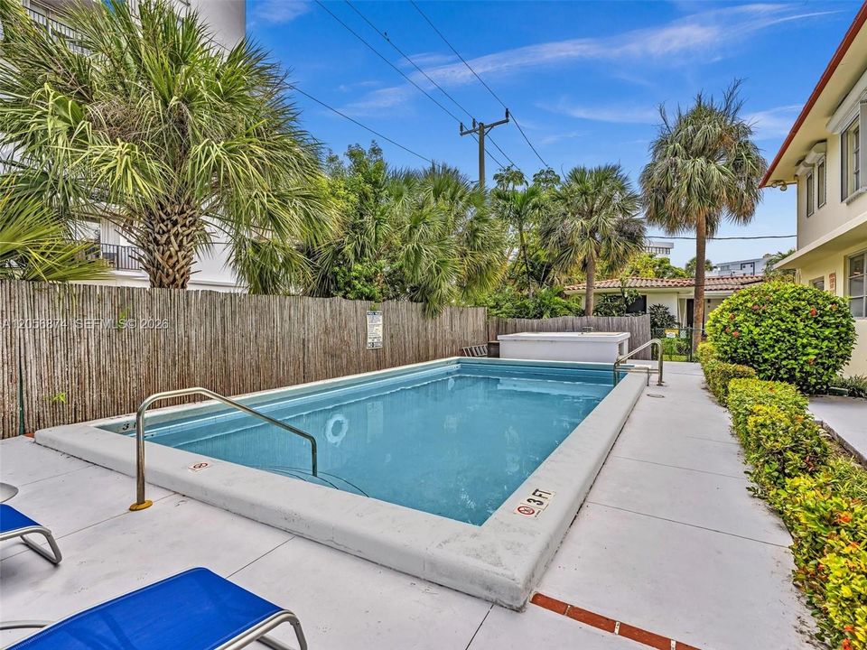 For Sale: $375,000 (2 beds, 2 baths, 1190 Square Feet)