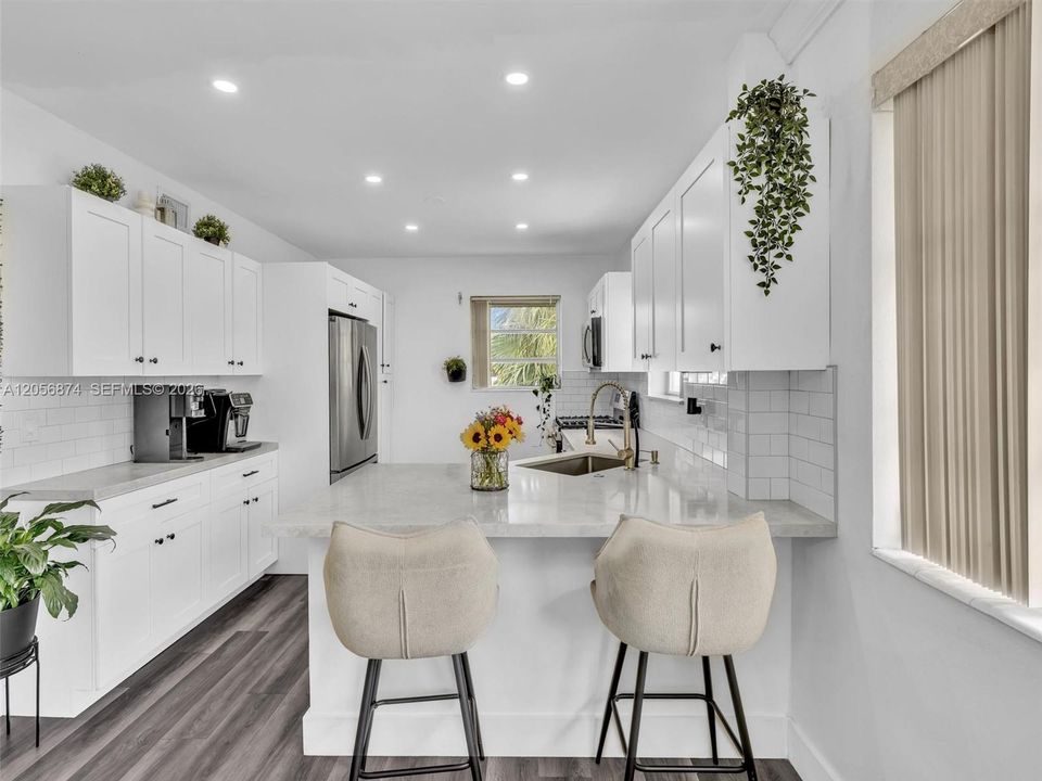 For Sale: $375,000 (2 beds, 2 baths, 1190 Square Feet)