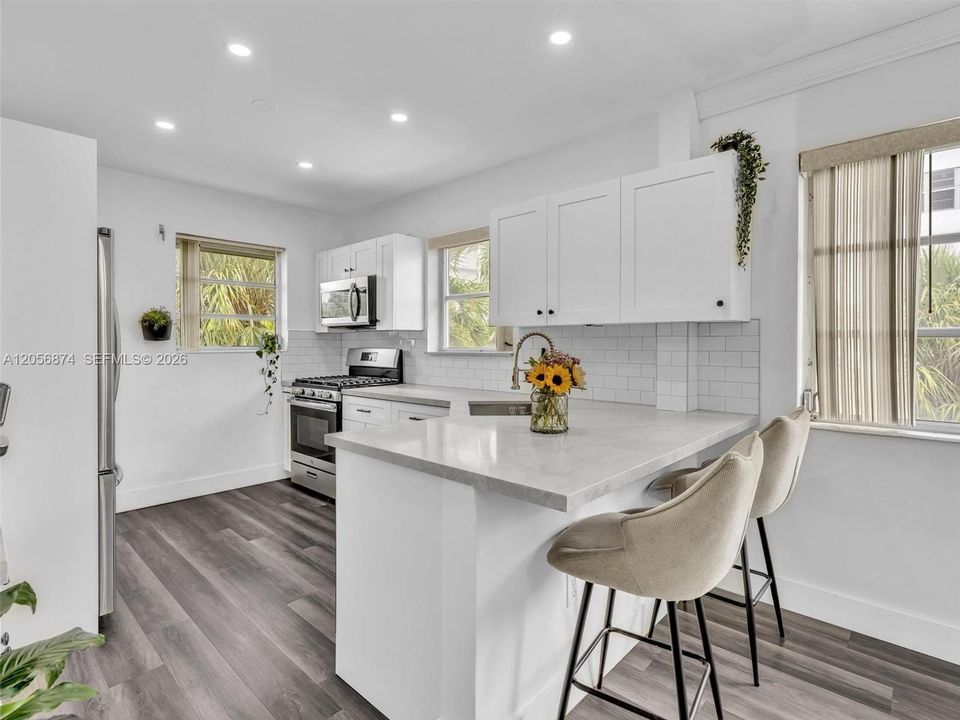 For Sale: $375,000 (2 beds, 2 baths, 1190 Square Feet)